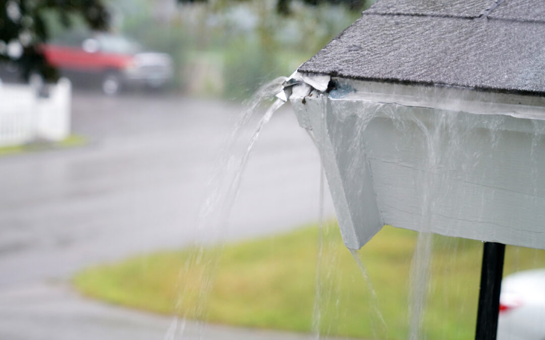 Top 5 Signs Your Home’s Siding Needs to Be Replaced (and How It Affects Your Roof)